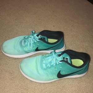 Nike Tennis Shoes